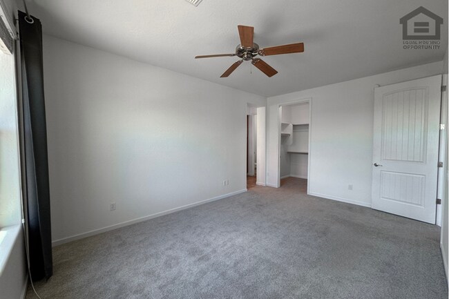 Building Photo - 2Bed/2Bath 2nd Floor Condo in North Scottsdale! Ready for Immediate Move-In! -- Gated Community! ...