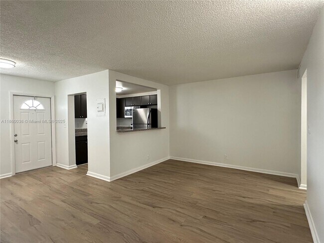 Building Photo - 5661 SW 36th Ct