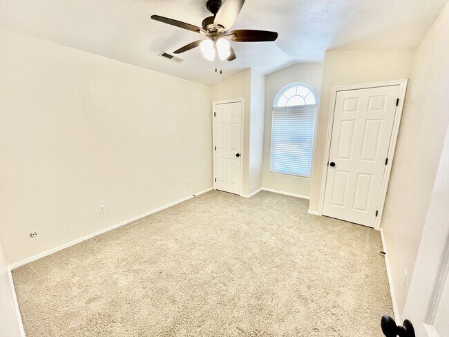 Building Photo - Adorable 3-BR Home in Red Cliffs Area