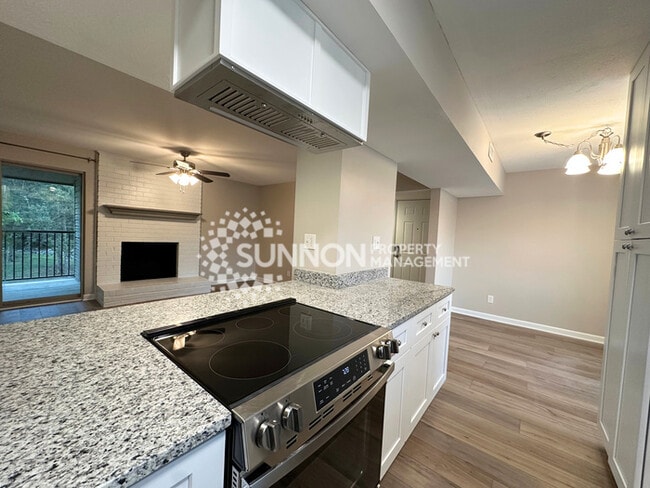 Building Photo - Completely Remodeled 2BR 2BA Condo