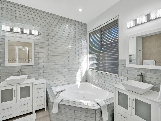 Building Photo - 4310 NW 63rd Ave