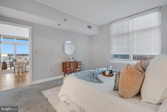 Building Photo - 5750 Bou Ave