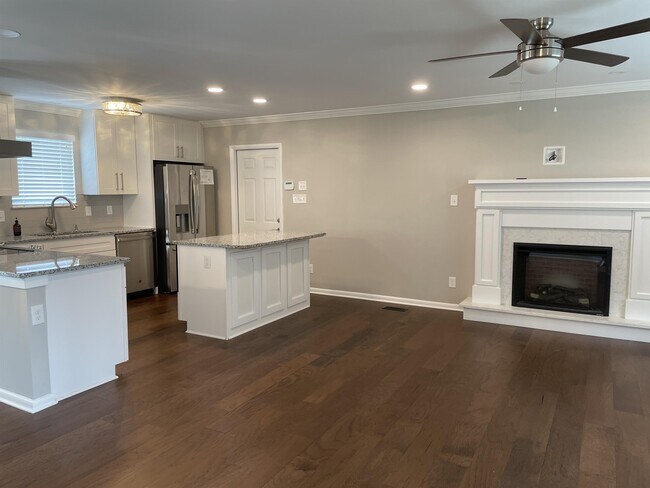 Building Photo - 2601 Shropshire Blvd