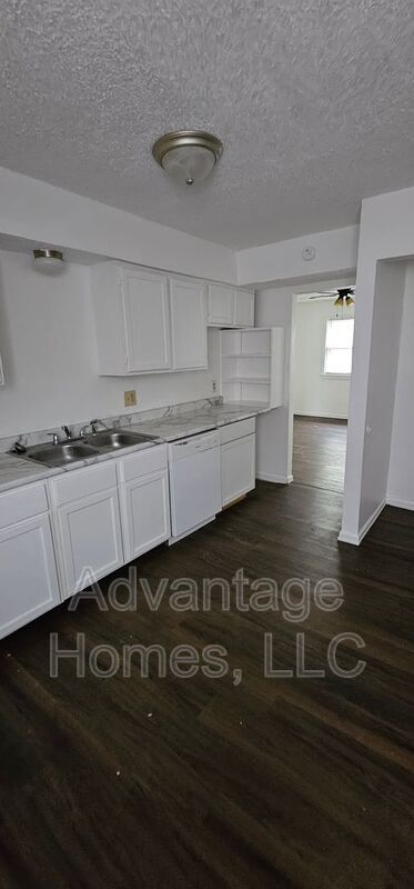 Building Photo - 726 N 70th St