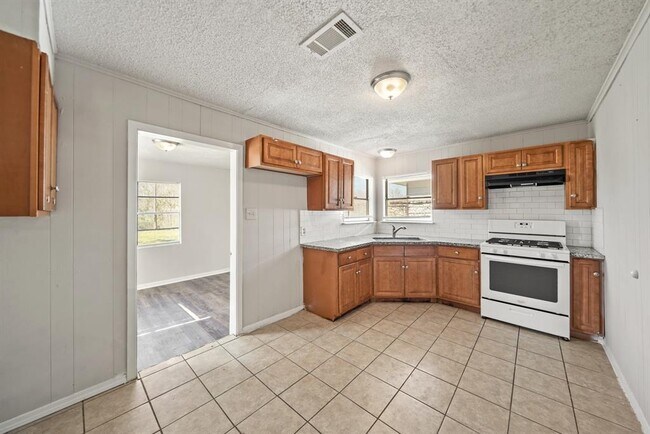 Building Photo - 105 S Westward St