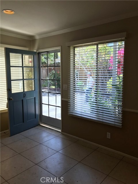 Building Photo - 356 E 20th St