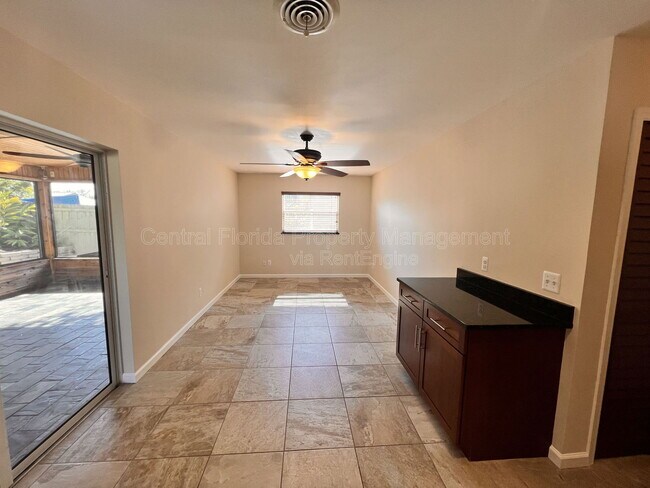 Building Photo - 807 Morocco Ave