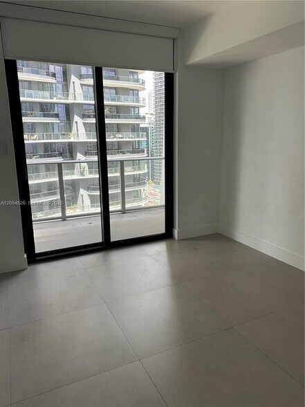 Building Photo - 1010 Brickell Ave