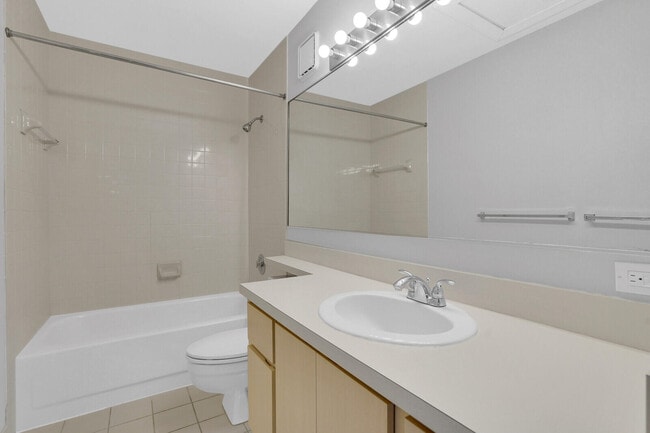 Building Photo - 8156 Chelsea 56c Ct