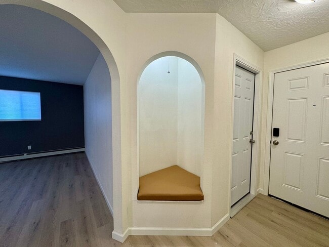 Building Photo - 136 Trumpeter Ave