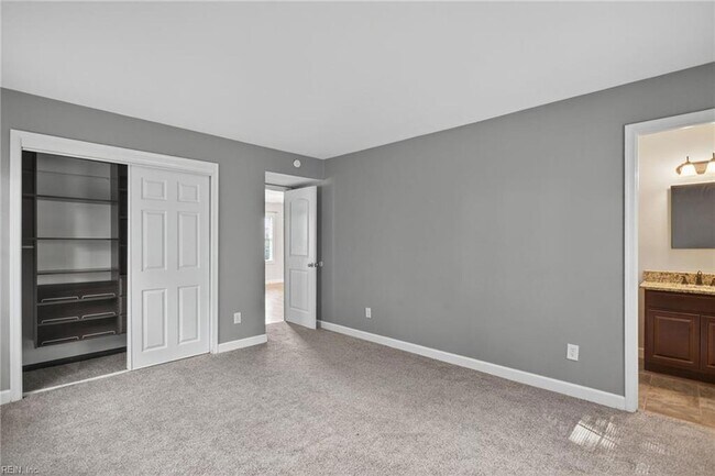 Building Photo - 5677 Rushmere Dr