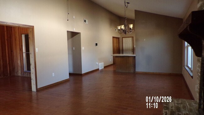 Building Photo - Fantasic Country Club West Home  1/2 OFF FIRST FULL MONTH'S RENT