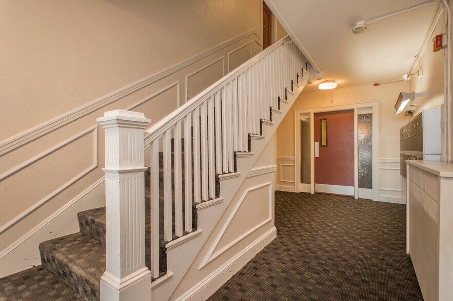 Building Photo - 136 Highland Ave