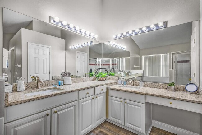 Building Photo - 4715 Cumbrian Lakes Dr