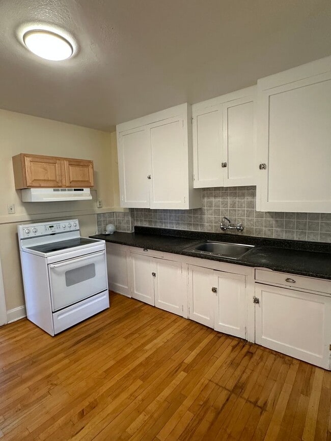 Building Photo - 1312/1316 Duplex