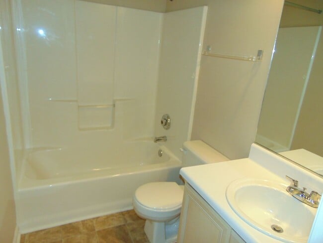 Building Photo - West Augusta Townhome Close to Medical, Shopping, and Dining