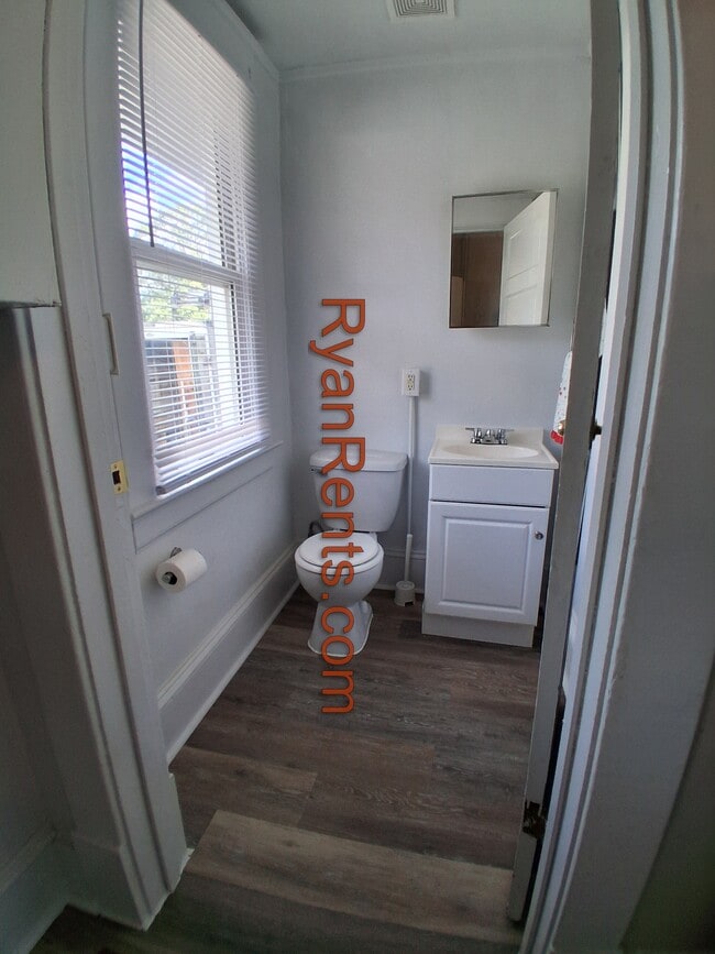 Building Photo - 1205 S Franklin St