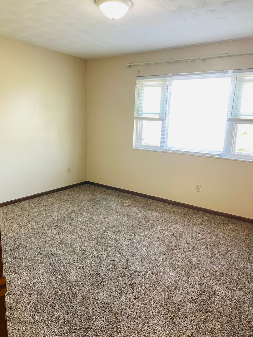 Building Photo - 805 Mitchell Ave