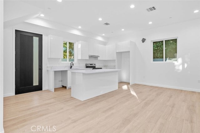Building Photo - 6846 Cedros Ave