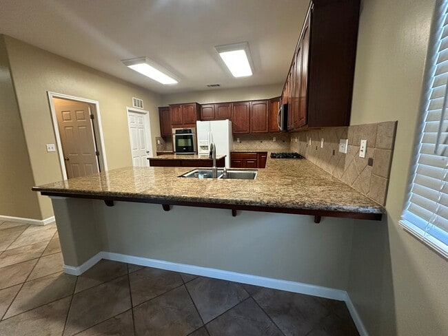 Building Photo - Southwest 4 bedroom