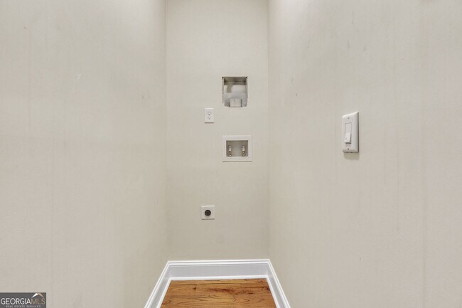 Building Photo - 998 Mayson Turner Rd NW