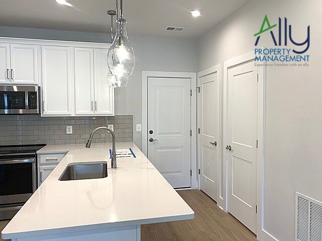 Building Photo - 822 Wesley Ln