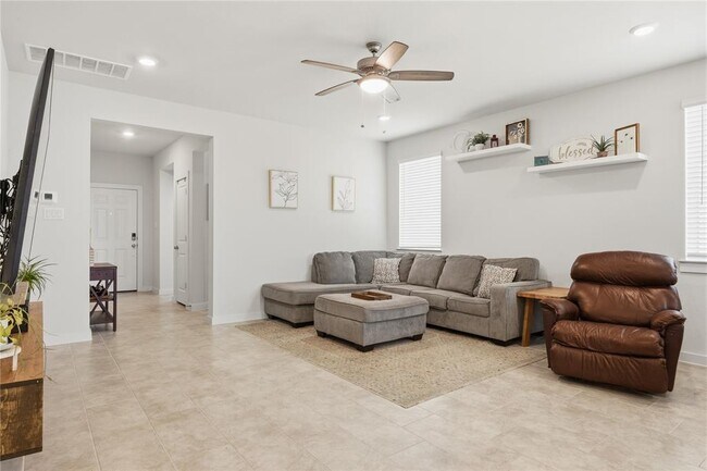 Building Photo - 514 Clearlake Dr