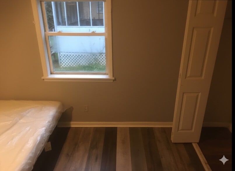 Building Photo - Room in House on Longleaf Dr