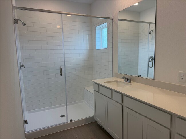 Building Photo - 2226 Salinas Dr