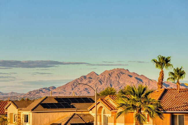 Building Photo - Stunning Green Valley, Guard Gated Community, Pool Home!