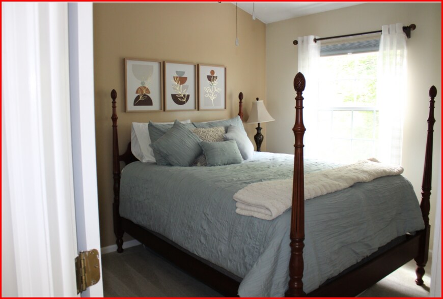 Charlotte Room - 411 Lundy Ct