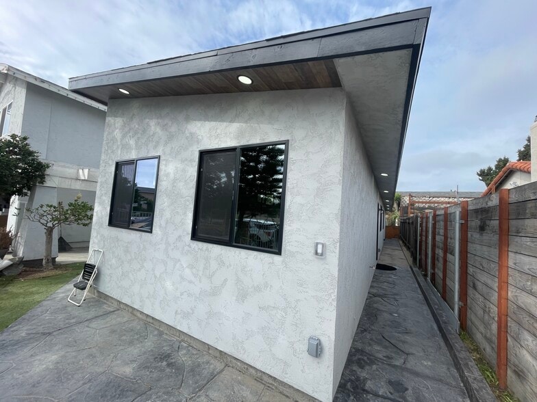 Building Photo - 1542 Loma Ln