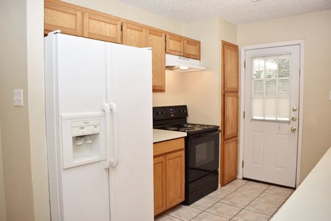 Building Photo - 7009-7011 Overton Park