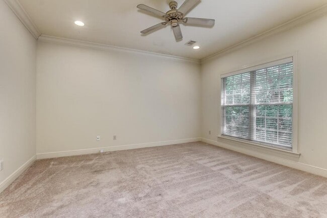 Building Photo - 2800 Belle Chase Ln