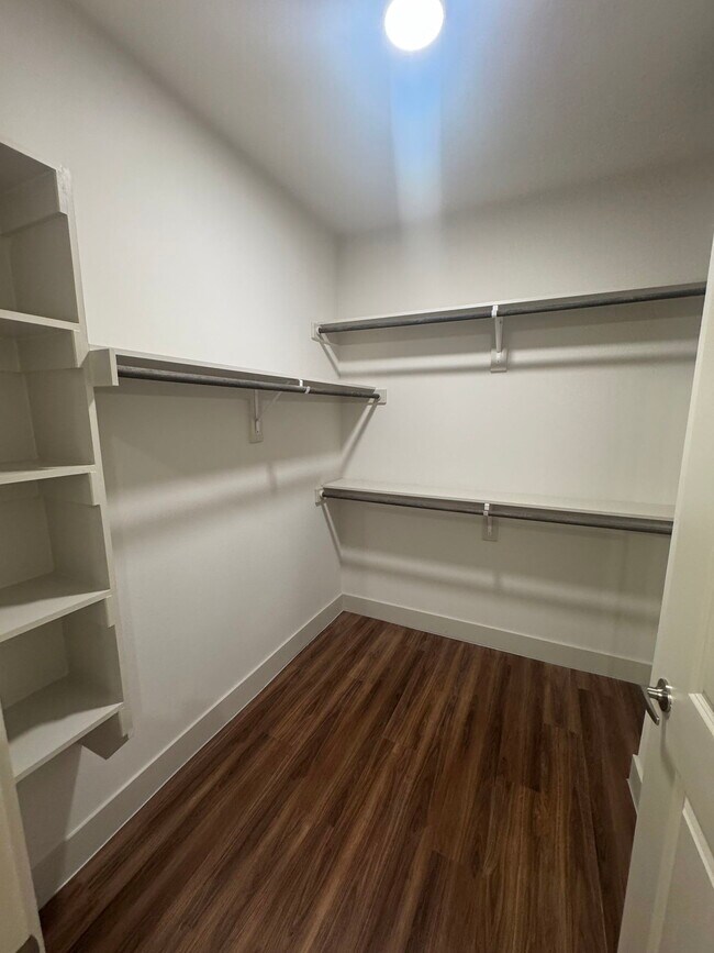 Building Photo - 615 E Foster Crossing Rd