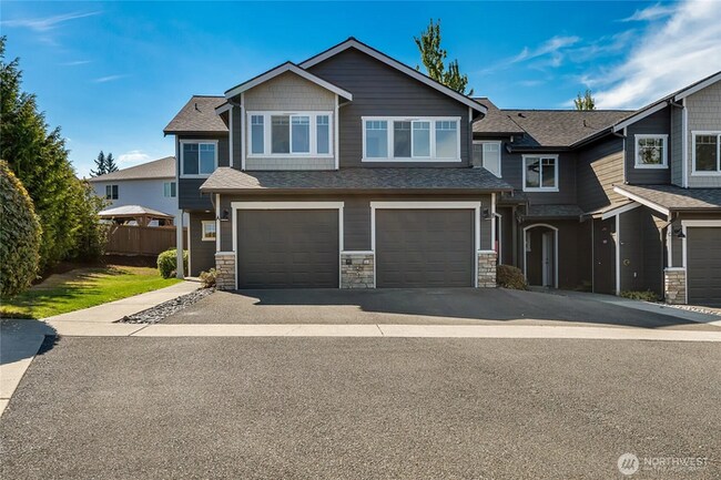 Building Photo - Beautifully Updated 3-Bedroom Townhome with Garage in Prime Lynnwood Location