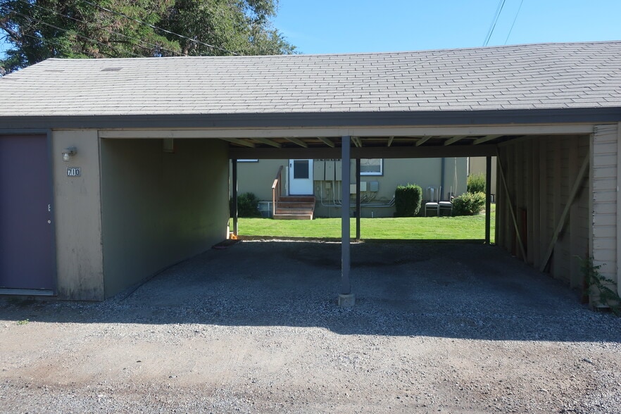 Building Photo - 710 Monroe St