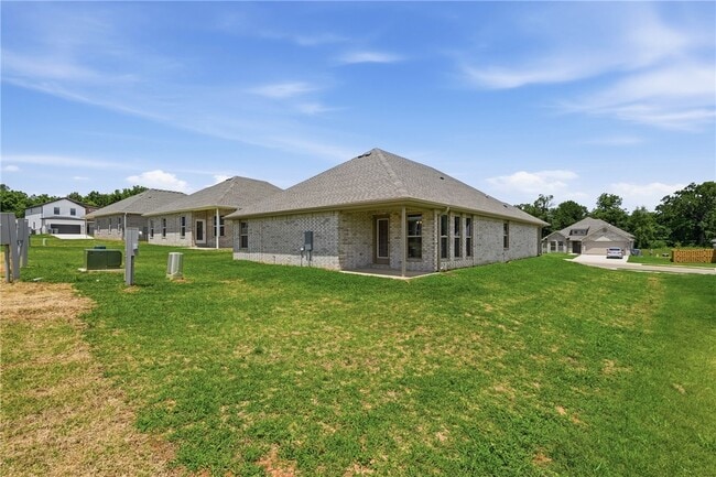 Building Photo - 5089 Vista Ave
