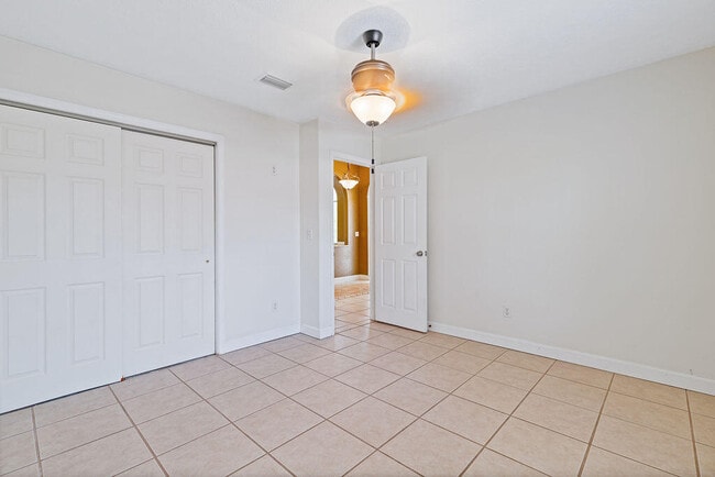 Building Photo - 208 Palm Cir