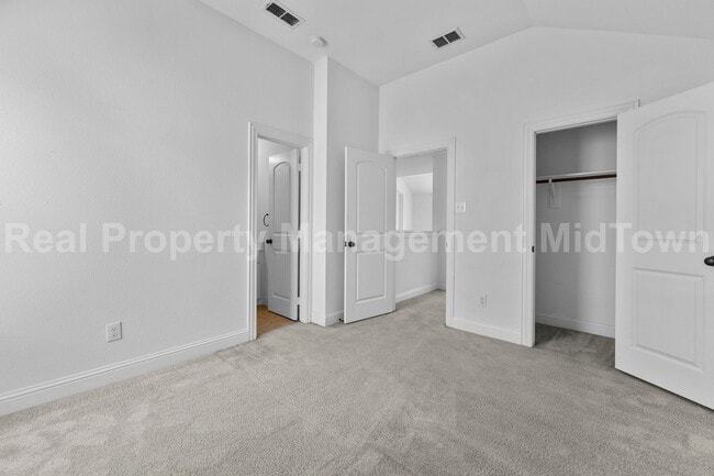 Building Photo - 4106 Horseshoe Ln