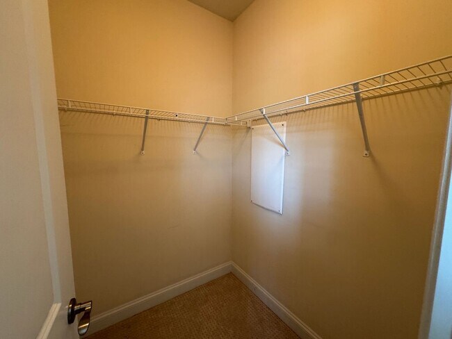 Building Photo - Your Franklin dream rental is here—4 bedrooms, a huge bonus, two en-suites, and an unbeatable loc...