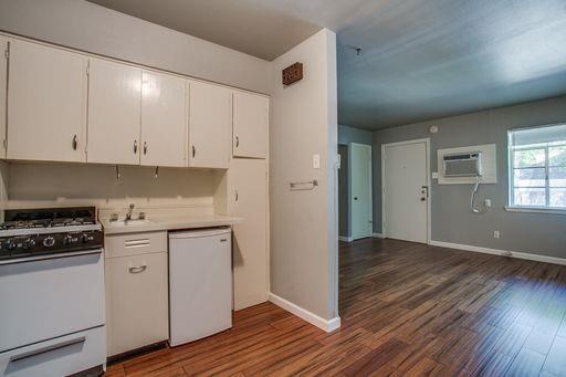 Building Photo - 5816 Grassmere Ln