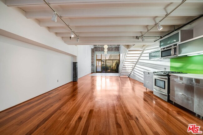 Building Photo - 1850 Industrial St