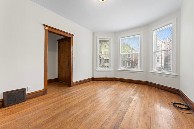 Building Photo - 1429 W Barry Ave