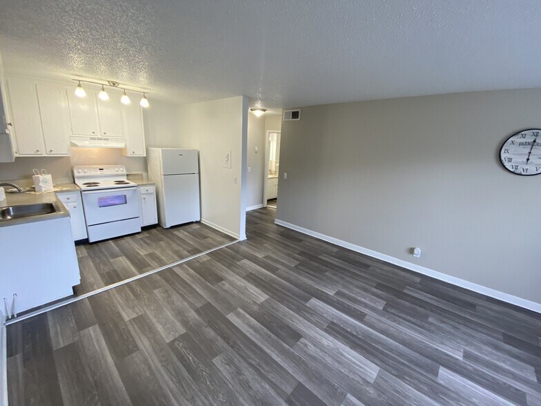 Building Photo - 1005 Hickory Hill Ln