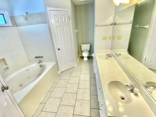 Building Photo - Now Leasing in Cordova, 4-Bedroom 2.5 Bath...
