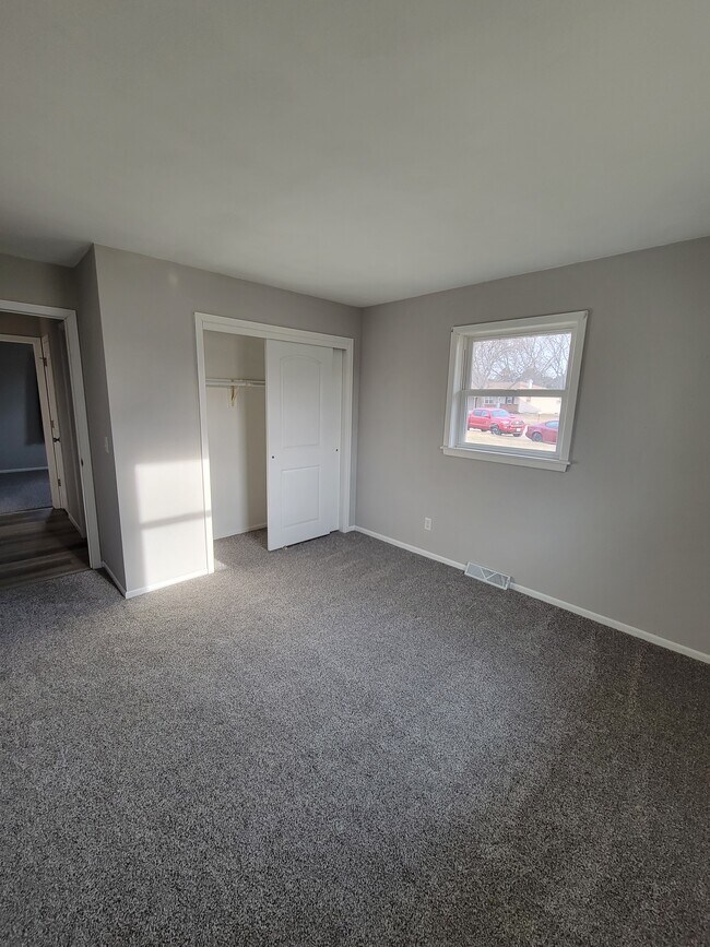 Building Photo - 2239 N Huron Dr