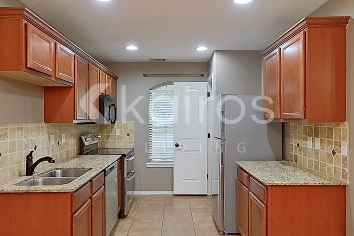 Building Photo - 8511 Taos Dr