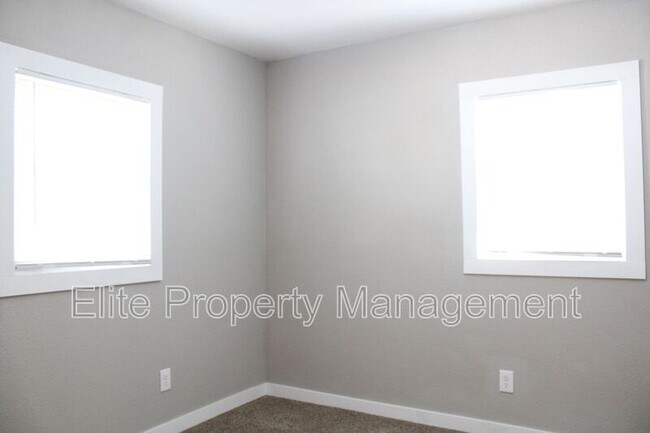 Building Photo - 1639 E Orman Ave