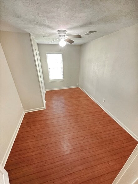 Building Photo - 4818 Caplin St